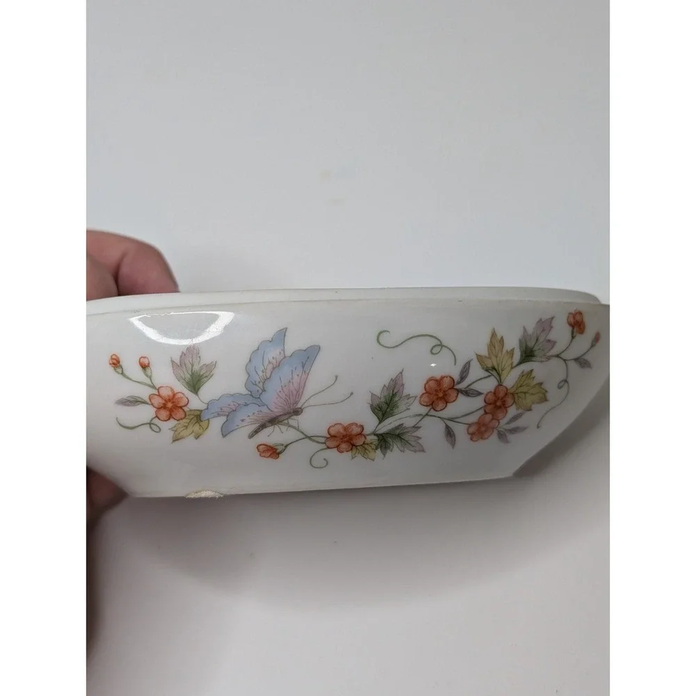 Vintage Avon Porcelain Butterfly Trinket Box Jewelry‎ Box 22K Gold Trim Japan...